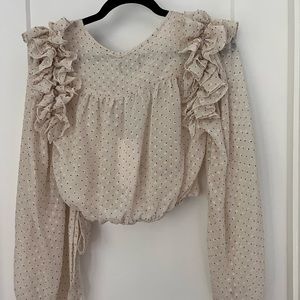 Vici cream colored top In small